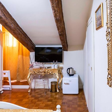 Palazzo Titti Rialto Suites Венеция Экстерьер фото
