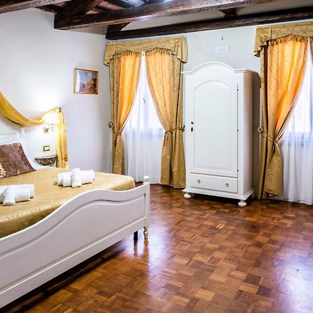 Palazzo Titti Rialto Suites Венеция Экстерьер фото