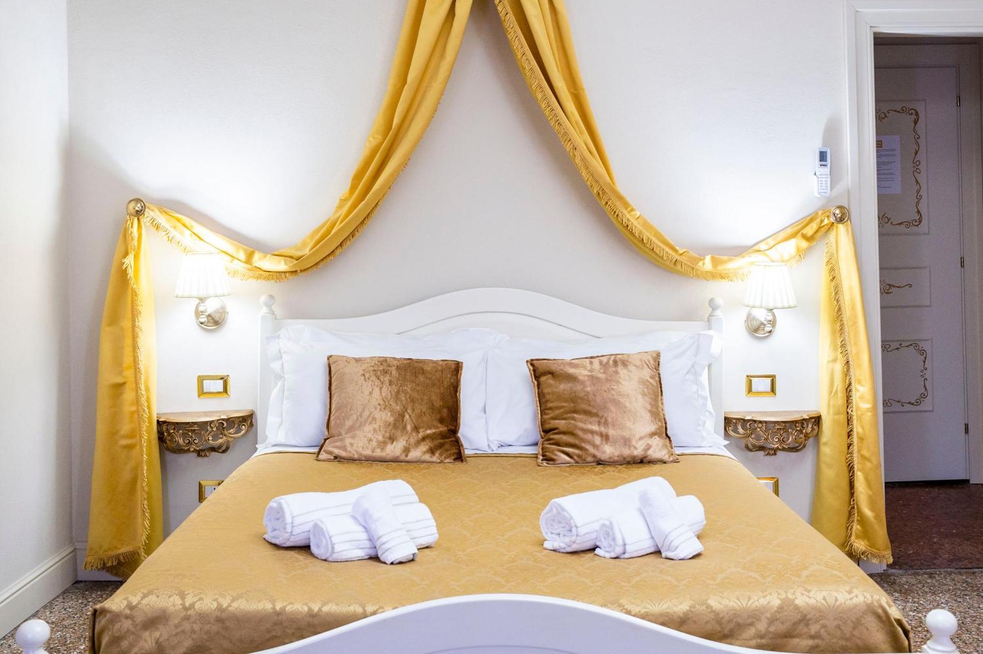 Palazzo Titti Rialto Suites Венеция Экстерьер фото